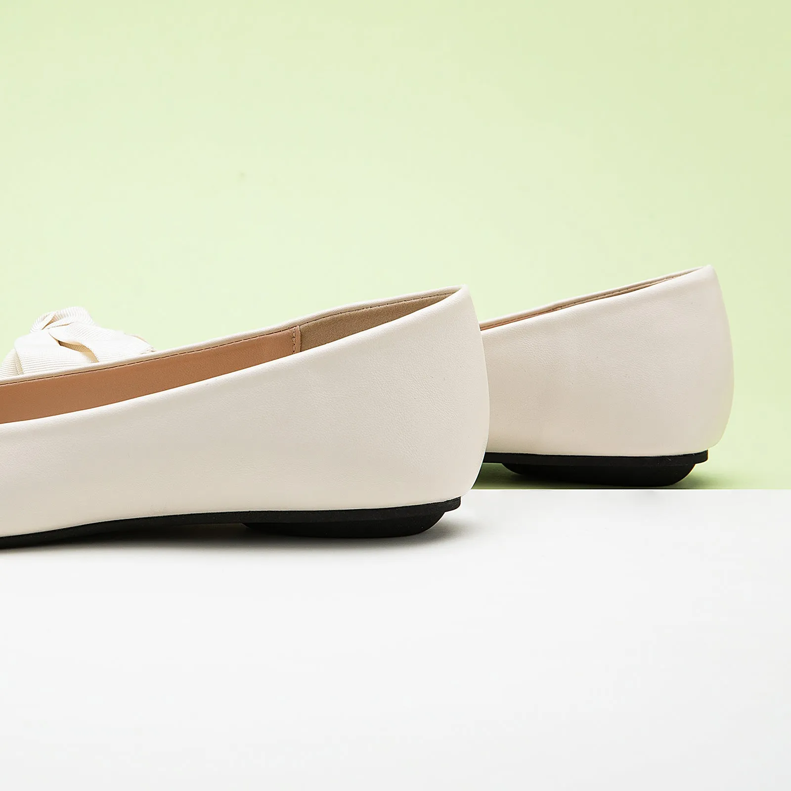 Pointy Bow Flats (Aida) White